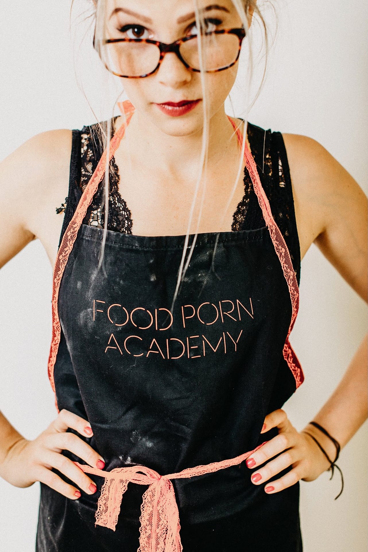 portret ženy v kuchařské zástěře